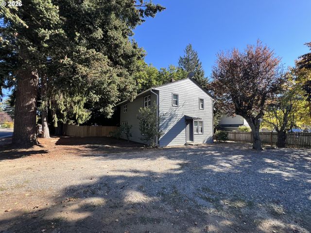 3821 E 18TH St, Vancouver, WA 98661