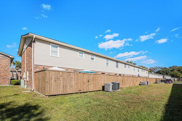 415 Parkdale Drive 14d, Charleston, SC 29414