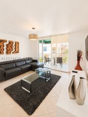 19701 E Country Club Dr 5605, Aventura, FL 33180