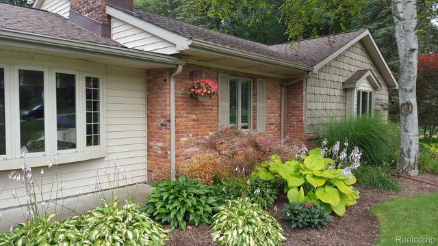 2080 Teggerdine Road, White Lake Charter Township, MI 48386