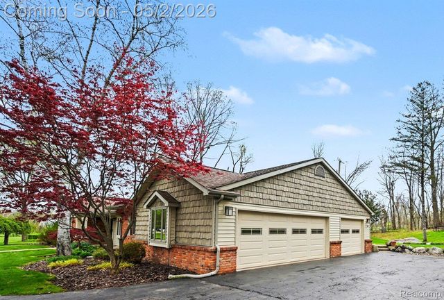 2080 Teggerdine Road, White Lake Charter Township, MI 48386