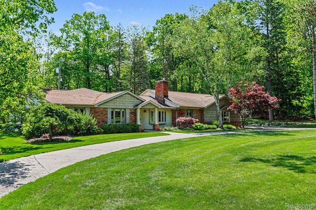 2080 Teggerdine Road, White Lake Charter Township, MI 48386