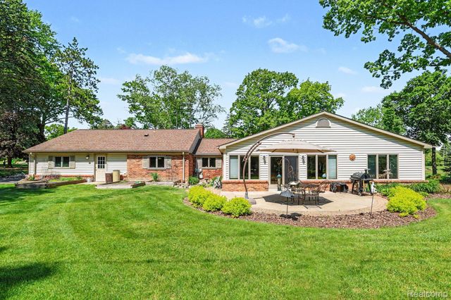 2080 Teggerdine Road, White Lake Charter Township, MI 48386