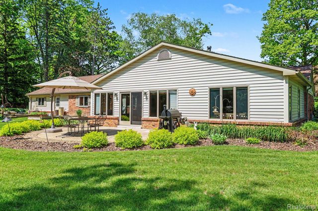 2080 Teggerdine Road, White Lake Charter Township, MI 48386
