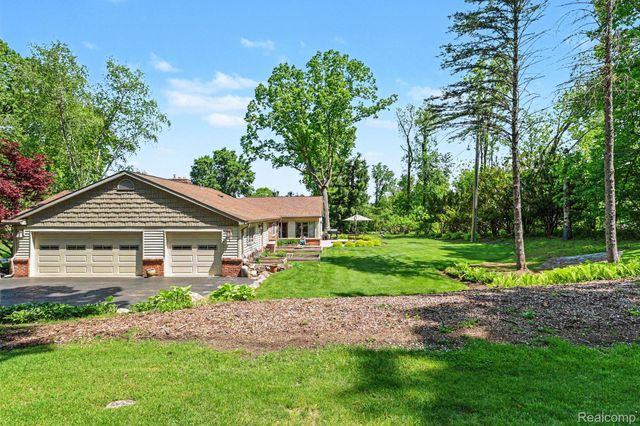 2080 Teggerdine Road, White Lake Charter Township, MI 48386