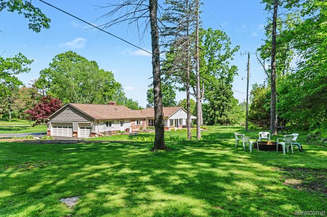2080 Teggerdine Road, White Lake Charter Township, MI 48386