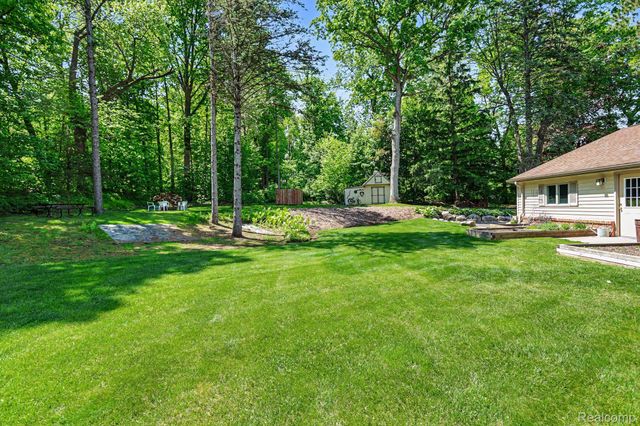 2080 Teggerdine Road, White Lake Charter Township, MI 48386