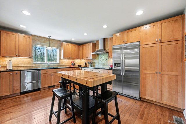 2080 Teggerdine Road, White Lake Charter Township, MI 48386