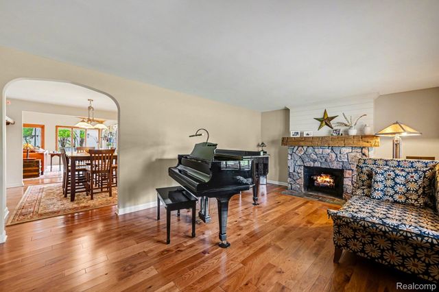 2080 Teggerdine Road, White Lake Charter Township, MI 48386