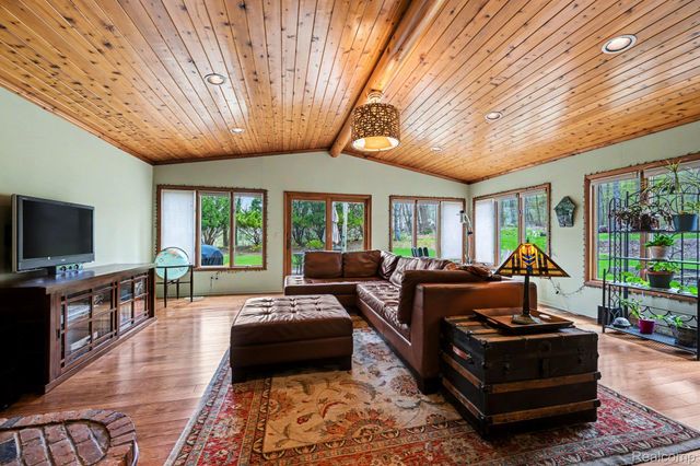 2080 Teggerdine Road, White Lake Charter Township, MI 48386