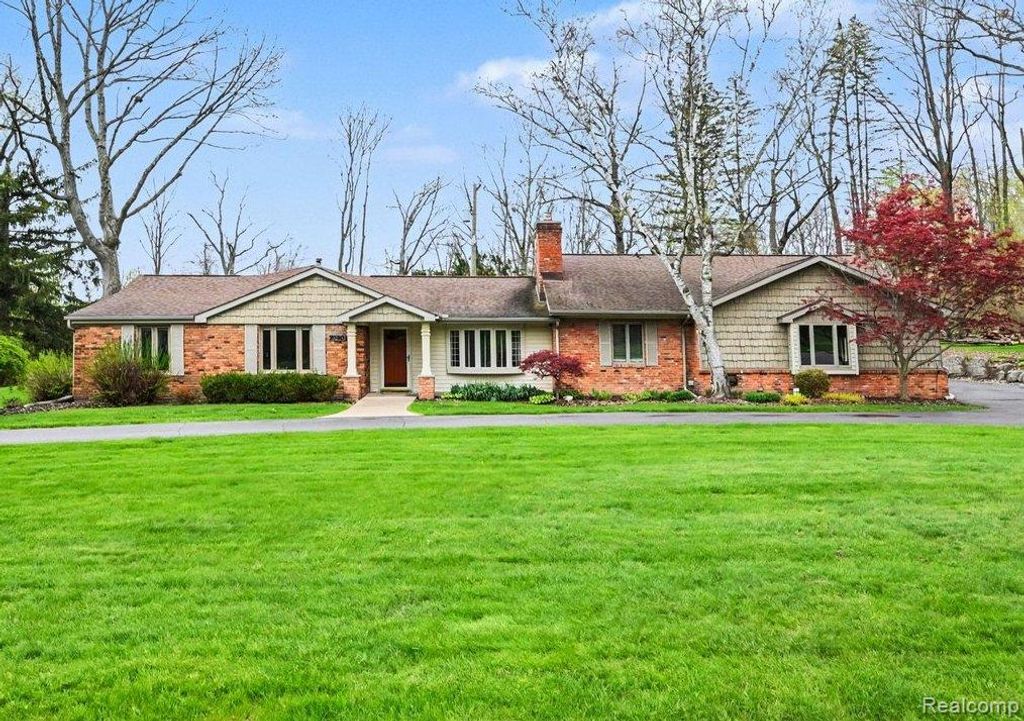 2080 Teggerdine Road, White Lake Charter Township, MI 48386