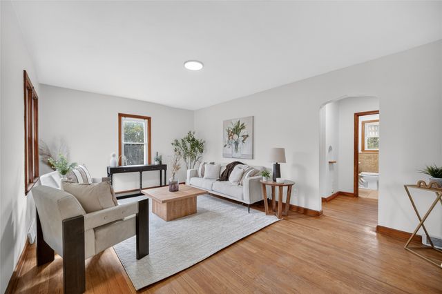 2900 Euclid Avenue, Des Moines, IA 50310