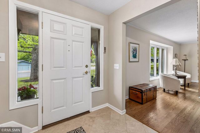 905 Windemere Curve, Plymouth, MN 55441