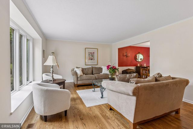 905 Windemere Curve, Plymouth, MN 55441