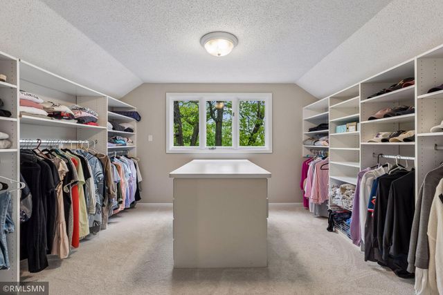 905 Windemere Curve, Plymouth, MN 55441