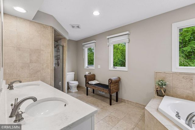 905 Windemere Curve, Plymouth, MN 55441