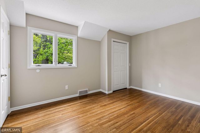 905 Windemere Curve, Plymouth, MN 55441
