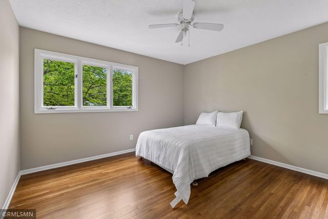 905 Windemere Curve, Plymouth, MN 55441