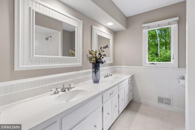 905 Windemere Curve, Plymouth, MN 55441