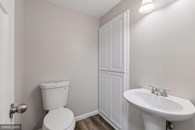 905 Windemere Curve, Plymouth, MN 55441