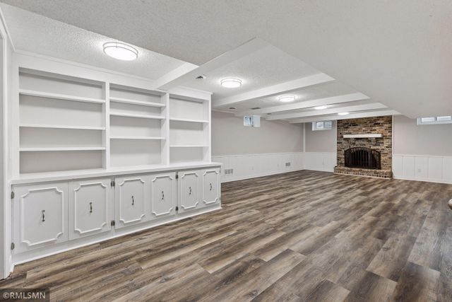 905 Windemere Curve, Plymouth, MN 55441