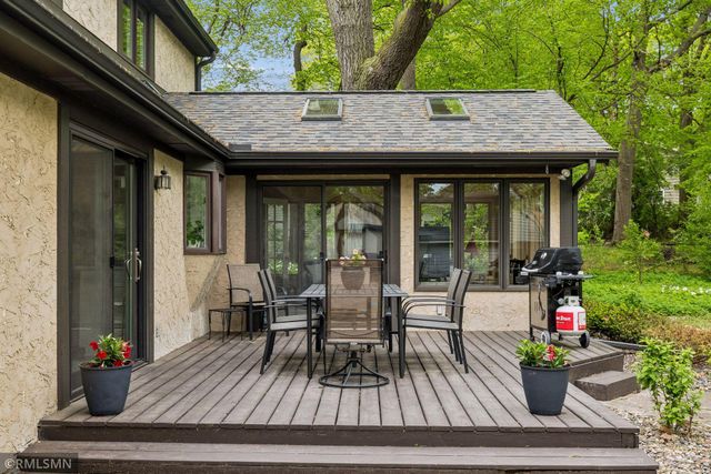 905 Windemere Curve, Plymouth, MN 55441