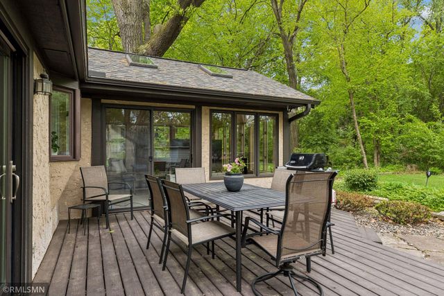 905 Windemere Curve, Plymouth, MN 55441