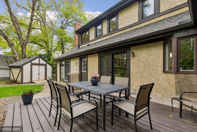 905 Windemere Curve, Plymouth, MN 55441