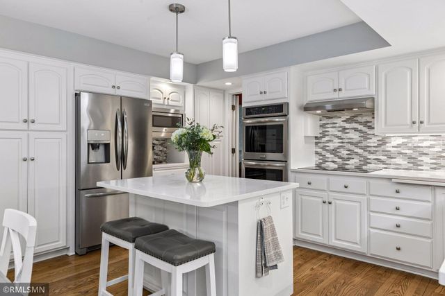 905 Windemere Curve, Plymouth, MN 55441