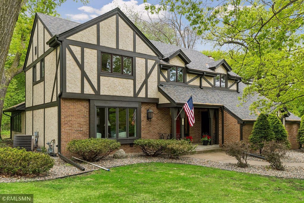 905 Windemere Curve, Plymouth, MN 55441