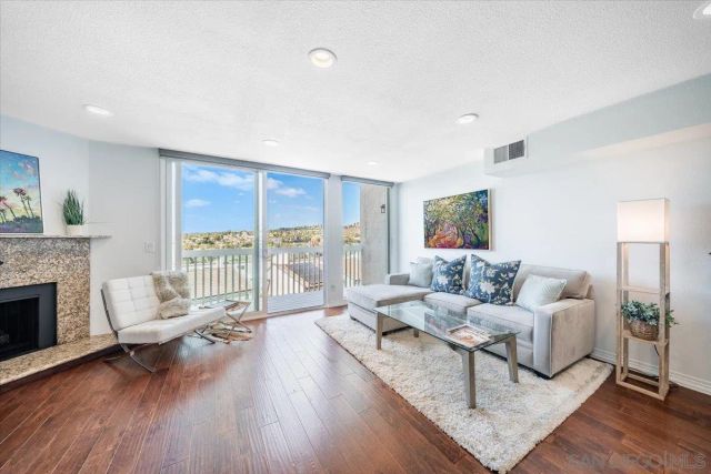 2431 La Costa Avenue B, Carlsbad, CA 92009