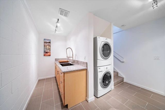2431 La Costa Avenue B, Carlsbad, CA 92009