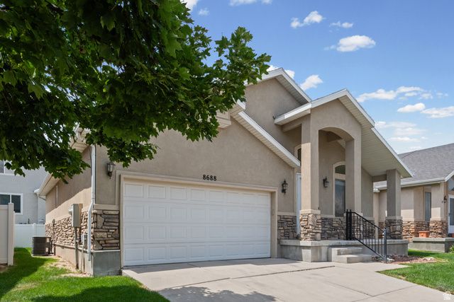 8688 DIAMOND DOVE DR, West Jordan, UT 84088