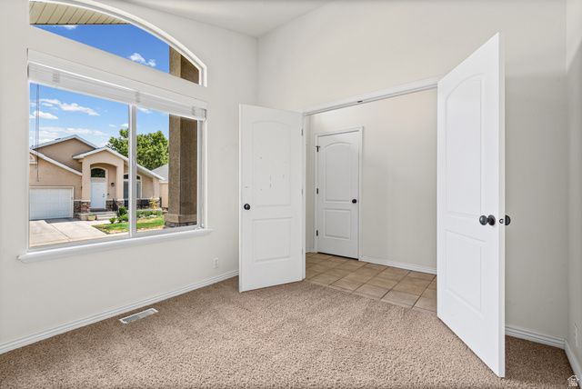 8688 DIAMOND DOVE DR, West Jordan, UT 84088