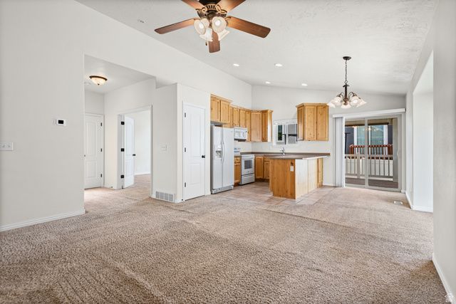8688 DIAMOND DOVE DR, West Jordan, UT 84088