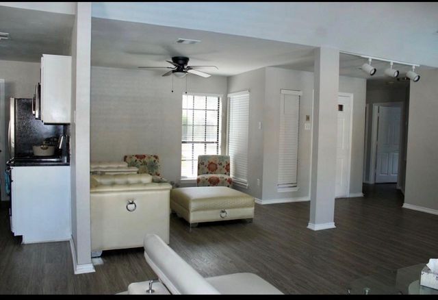 808 Bridgewater Lane, Mesquite, TX 75181