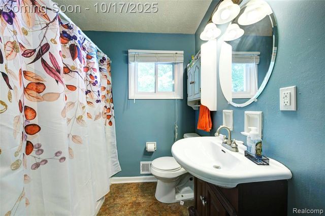 838 Westwood Drive, Fenton, MI 48430