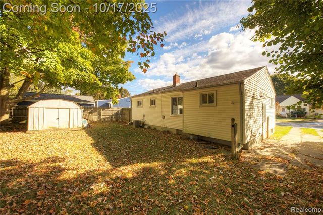 838 Westwood Drive, Fenton, MI 48430