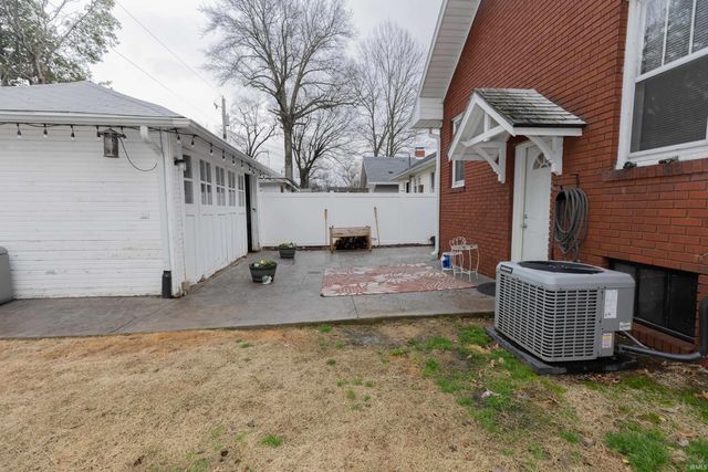 1024 Ravenswood Drive, Evansville, IN 47713