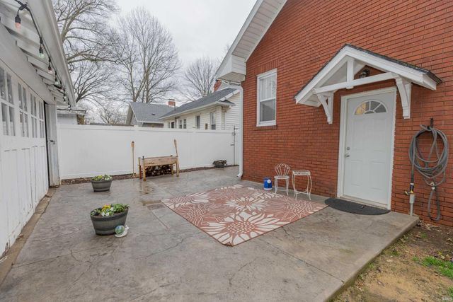 1024 Ravenswood Drive, Evansville, IN 47713