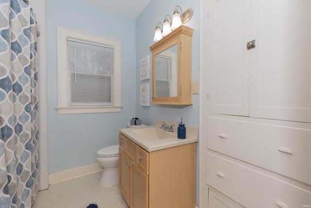 1024 Ravenswood Drive, Evansville, IN 47713