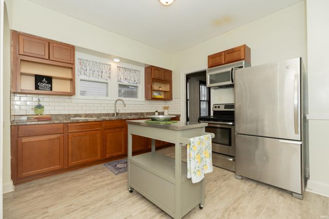 1024 Ravenswood Drive, Evansville, IN 47713