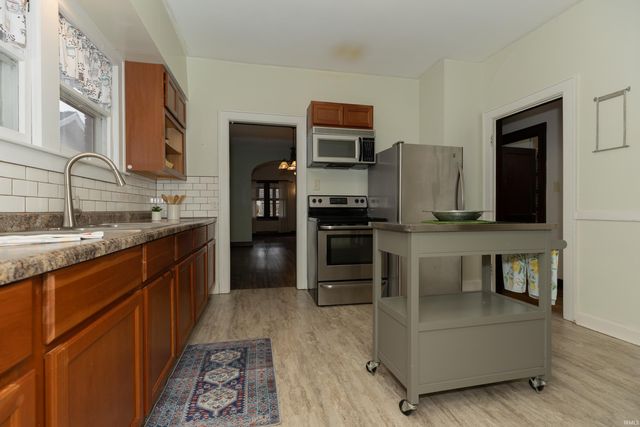 1024 Ravenswood Drive, Evansville, IN 47713