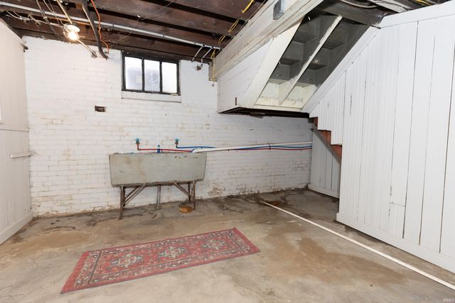 1024 Ravenswood Drive, Evansville, IN 47713