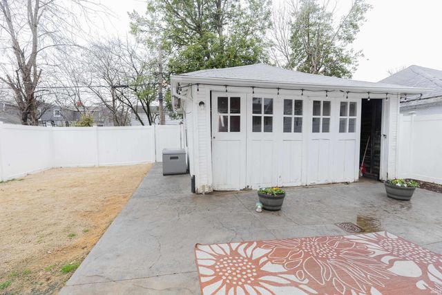 1024 Ravenswood Drive, Evansville, IN 47713