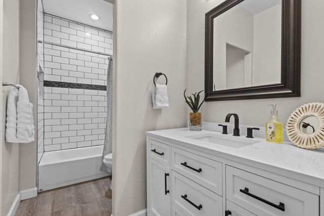 1016 10TH Street SE, Rio Rancho, NM 87124