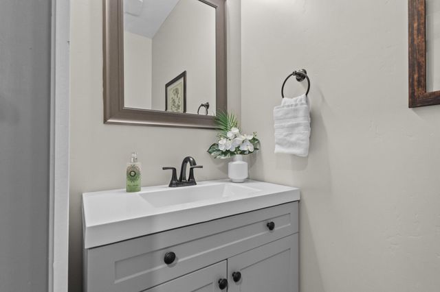 1016 10TH Street SE, Rio Rancho, NM 87124