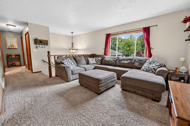 880 Pearl View Drive, Sauk Rapids, MN 56379