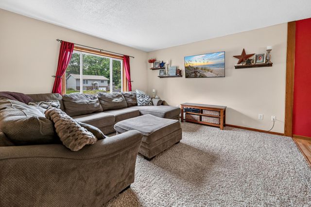 880 Pearl View Drive, Sauk Rapids, MN 56379