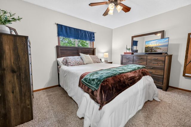 880 Pearl View Drive, Sauk Rapids, MN 56379